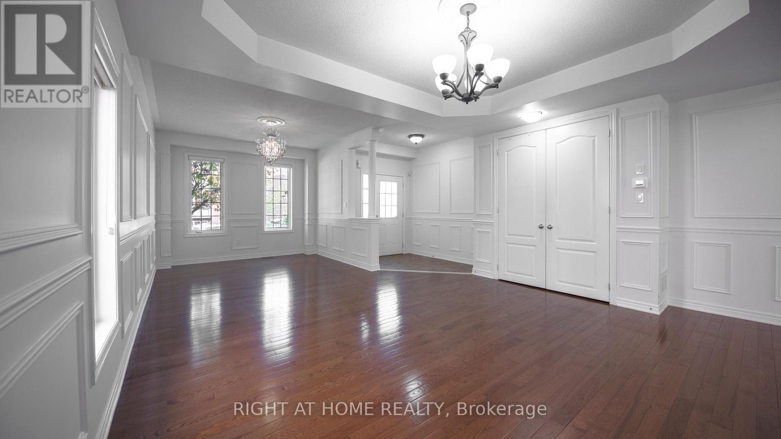 11 Amstel Avenue, Richmond Hill, Ontario  L4E 0P7 - Photo 2 - N13172310