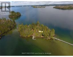 2 ISLAND 939, Temagami, Ontario