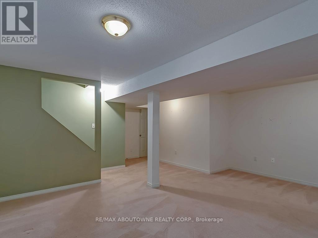 1310 Blanshard Drive, Burlington, Ontario  L7M 4S3 - Photo 25 - W13172244