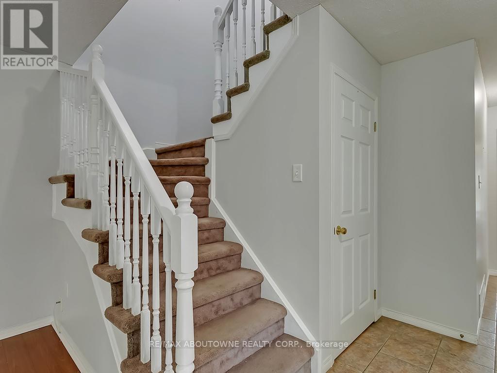 1310 Blanshard Drive, Burlington, Ontario  L7M 4S3 - Photo 4 - W13172244