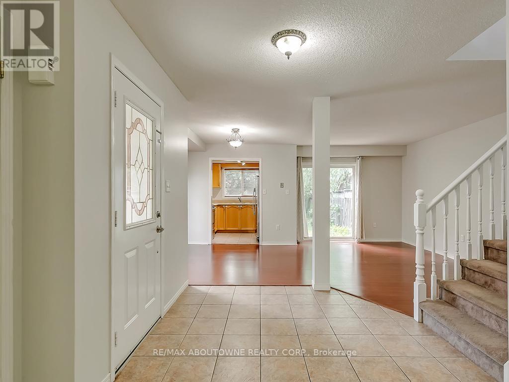 1310 Blanshard Drive, Burlington, Ontario  L7M 4S3 - Photo 5 - W13172244
