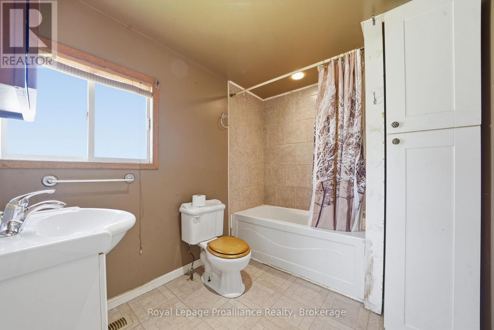 252 Sidney Street, Quinte West, Ontario  K8V 2T4 - Photo 14 - X13163652