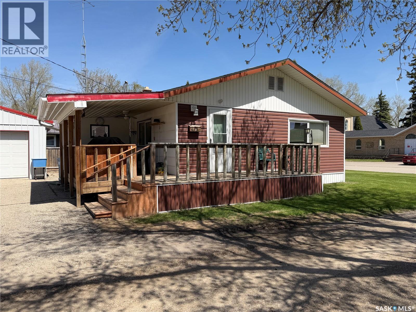 708 Ellice Street, Moosomin, Saskatchewan  S0G 3N0 - Photo 3 - SK032774