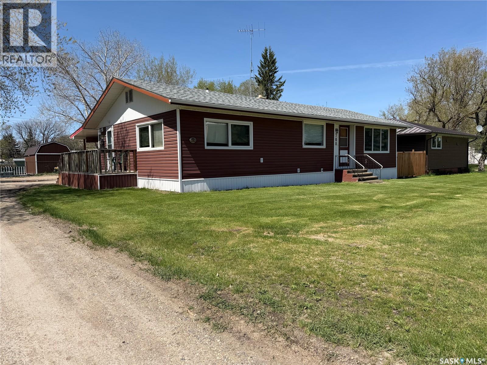 708 Ellice Street, Moosomin, Saskatchewan  S0G 3N0 - Photo 1 - SK032774
