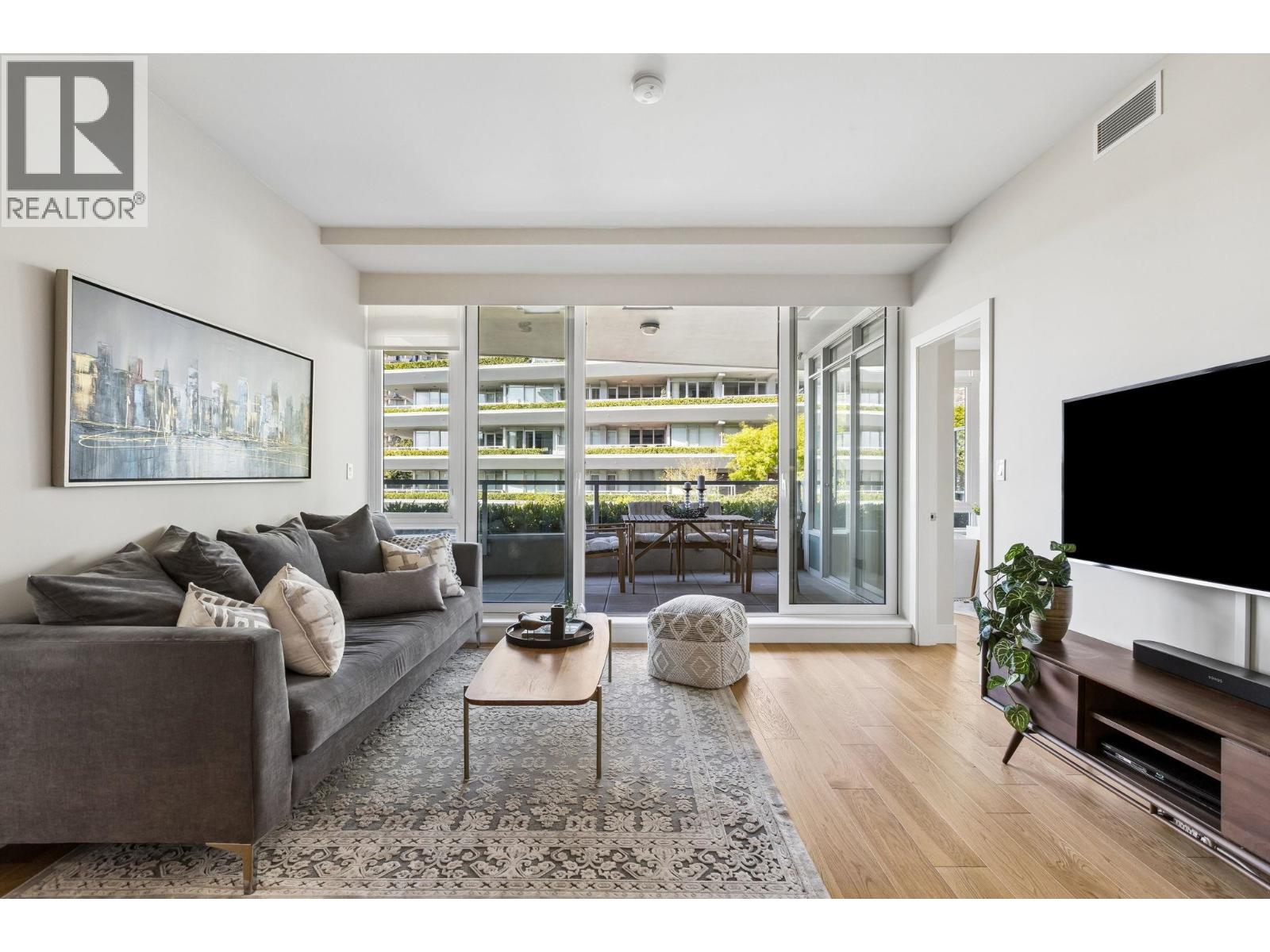 204 866 Arthur Erickson Place, West Vancouver, British Columbia  V7T 0B2 - Photo 2 - R3127733