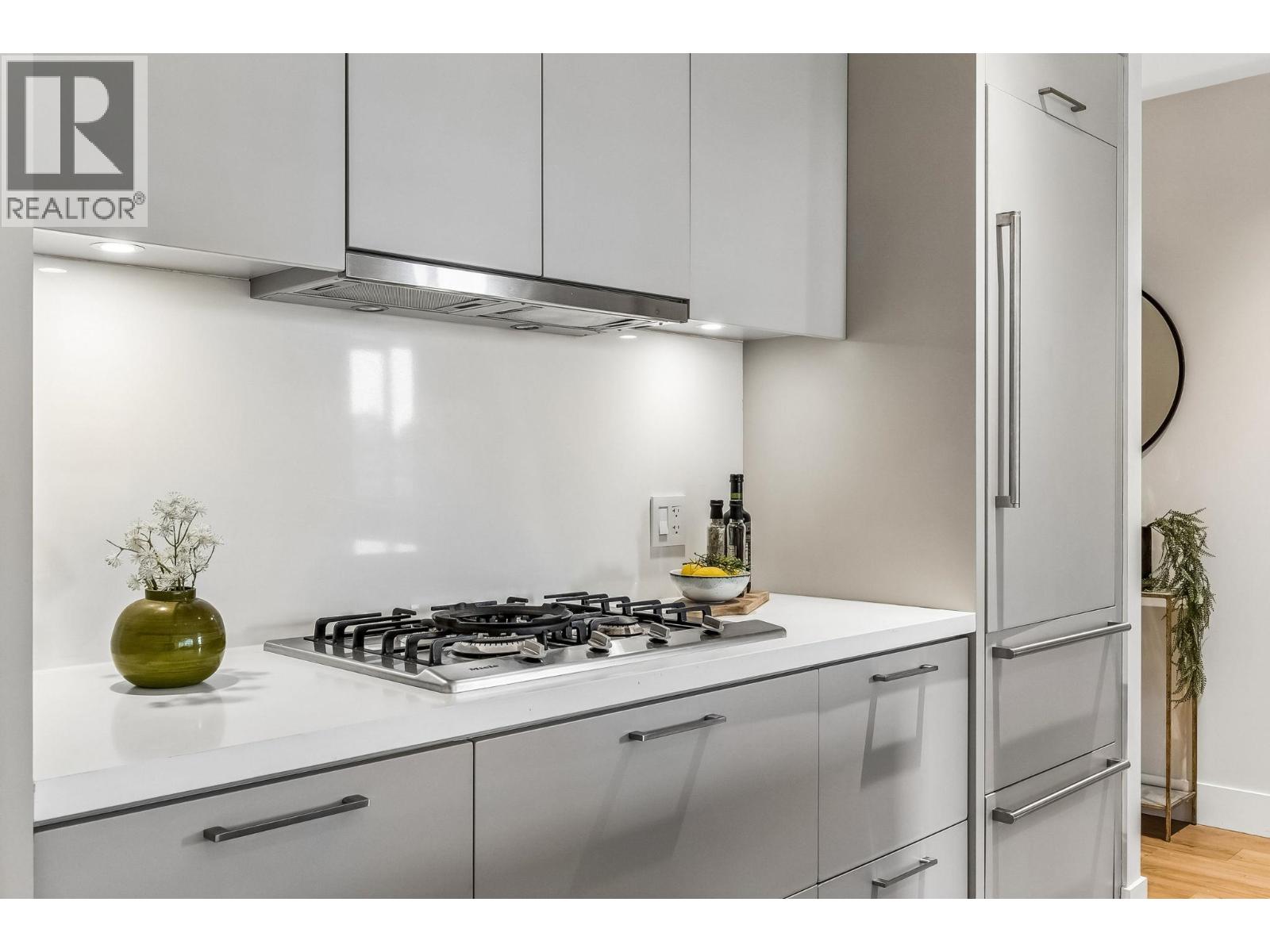 204 866 Arthur Erickson Place, West Vancouver, British Columbia  V7T 0B2 - Photo 5 - R3127733