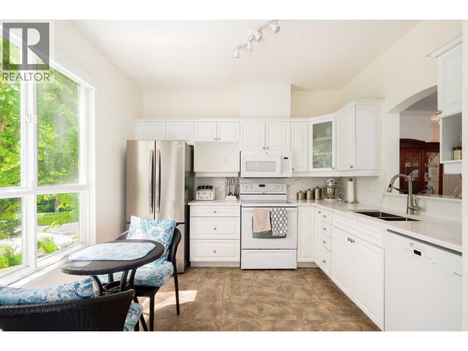 229 3098 Guildford Way, Coquitlam, British Columbia  V3B 7W8 - Photo 8 - R3127746