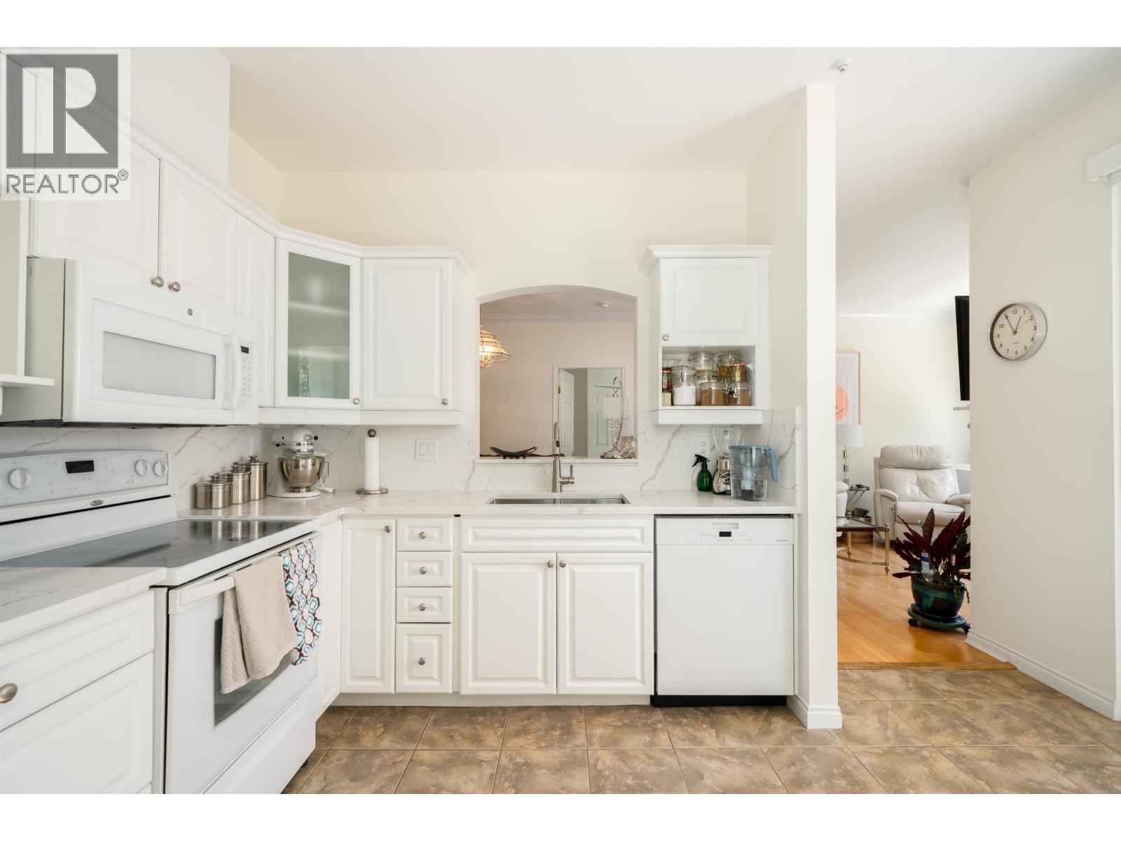 229 3098 Guildford Way, Coquitlam, British Columbia  V3B 7W8 - Photo 9 - R3127746