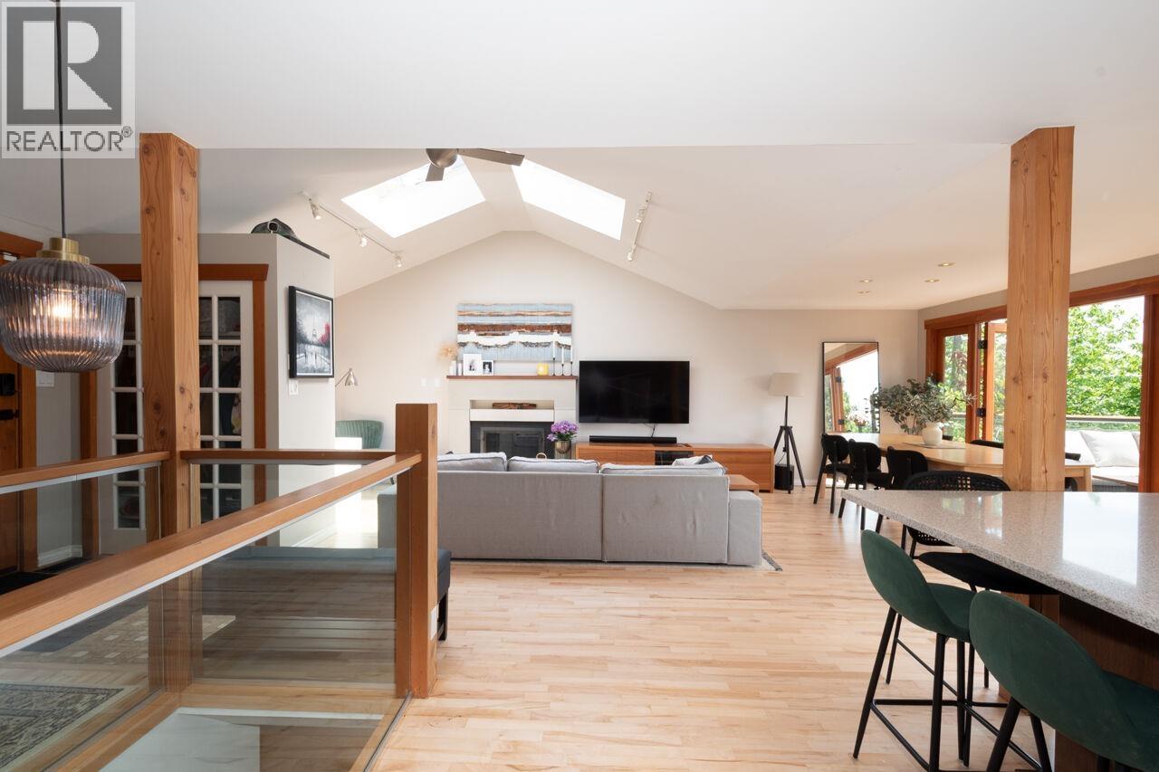 1185 Cloverley Street, North Vancouver, British Columbia  V7L 1N7 - Photo 4 - R3127719
