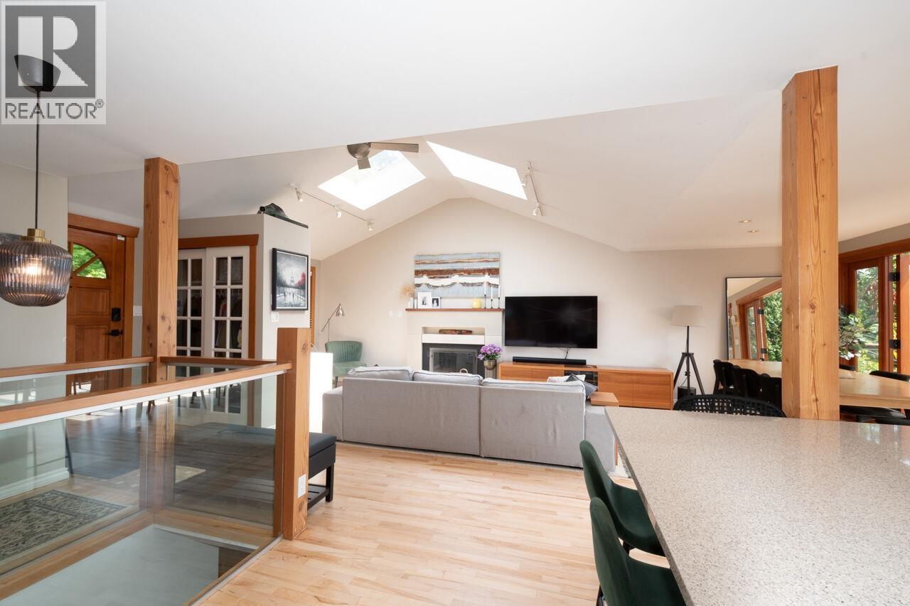 1185 Cloverley Street, North Vancouver, British Columbia  V7L 1N7 - Photo 5 - R3127719