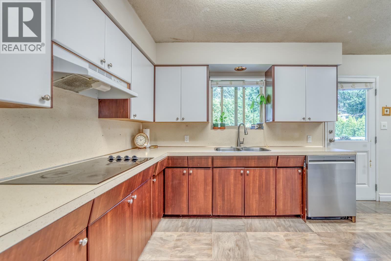 4902 Ranger Avenue, North Vancouver, British Columbia  V7R 3M4 - Photo 4 - R3127730