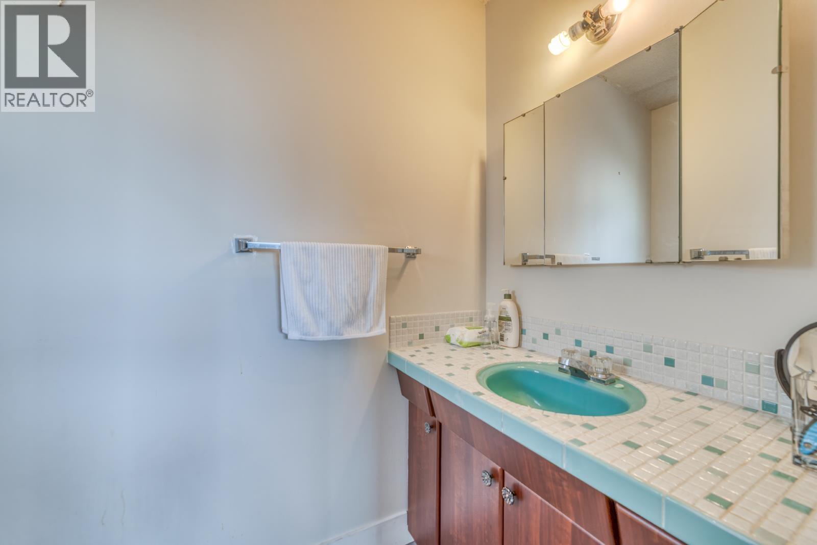 4902 Ranger Avenue, North Vancouver, British Columbia  V7R 3M4 - Photo 12 - R3127730