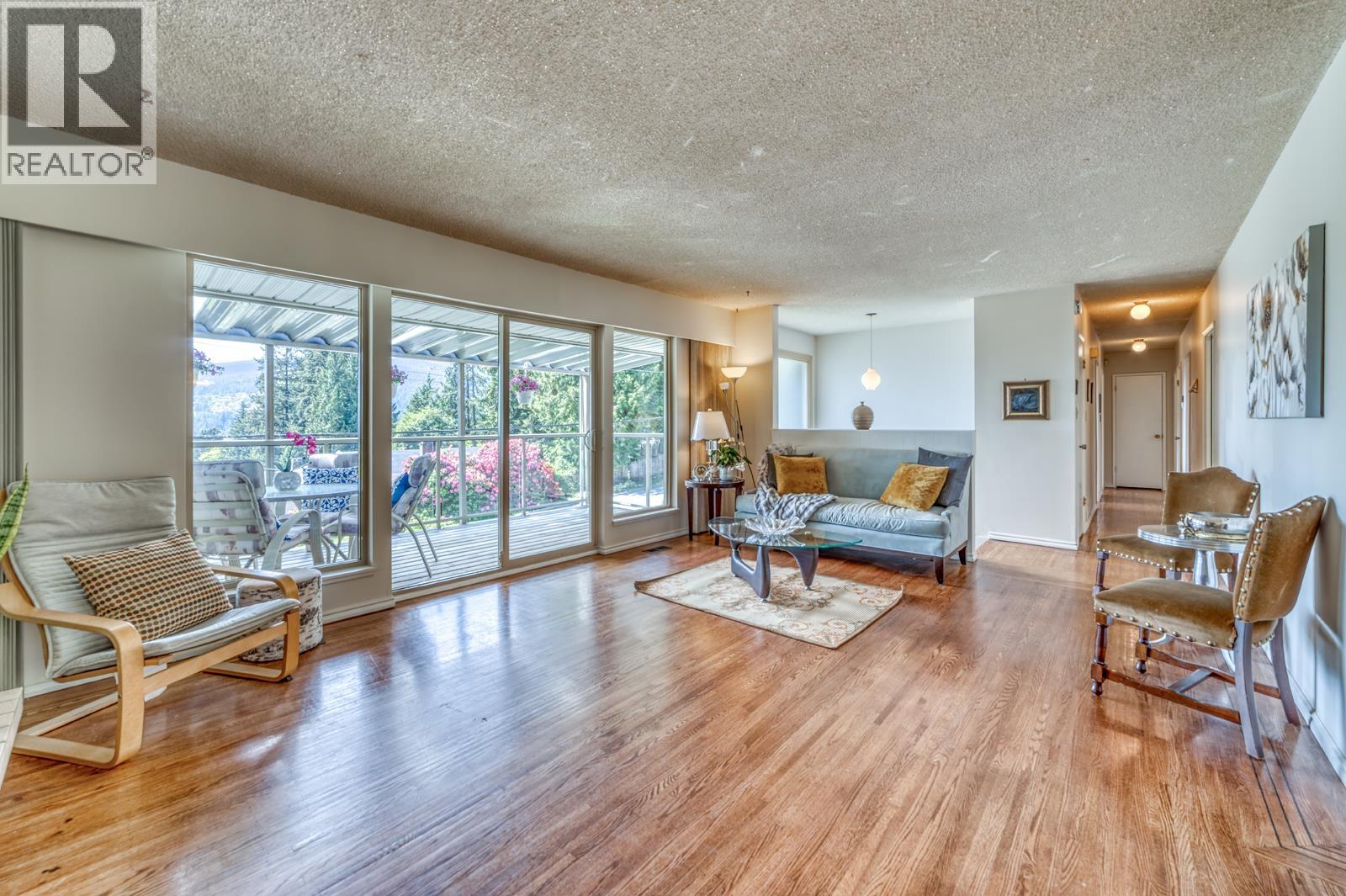 4902 Ranger Avenue, North Vancouver, British Columbia  V7R 3M4 - Photo 2 - R3127730