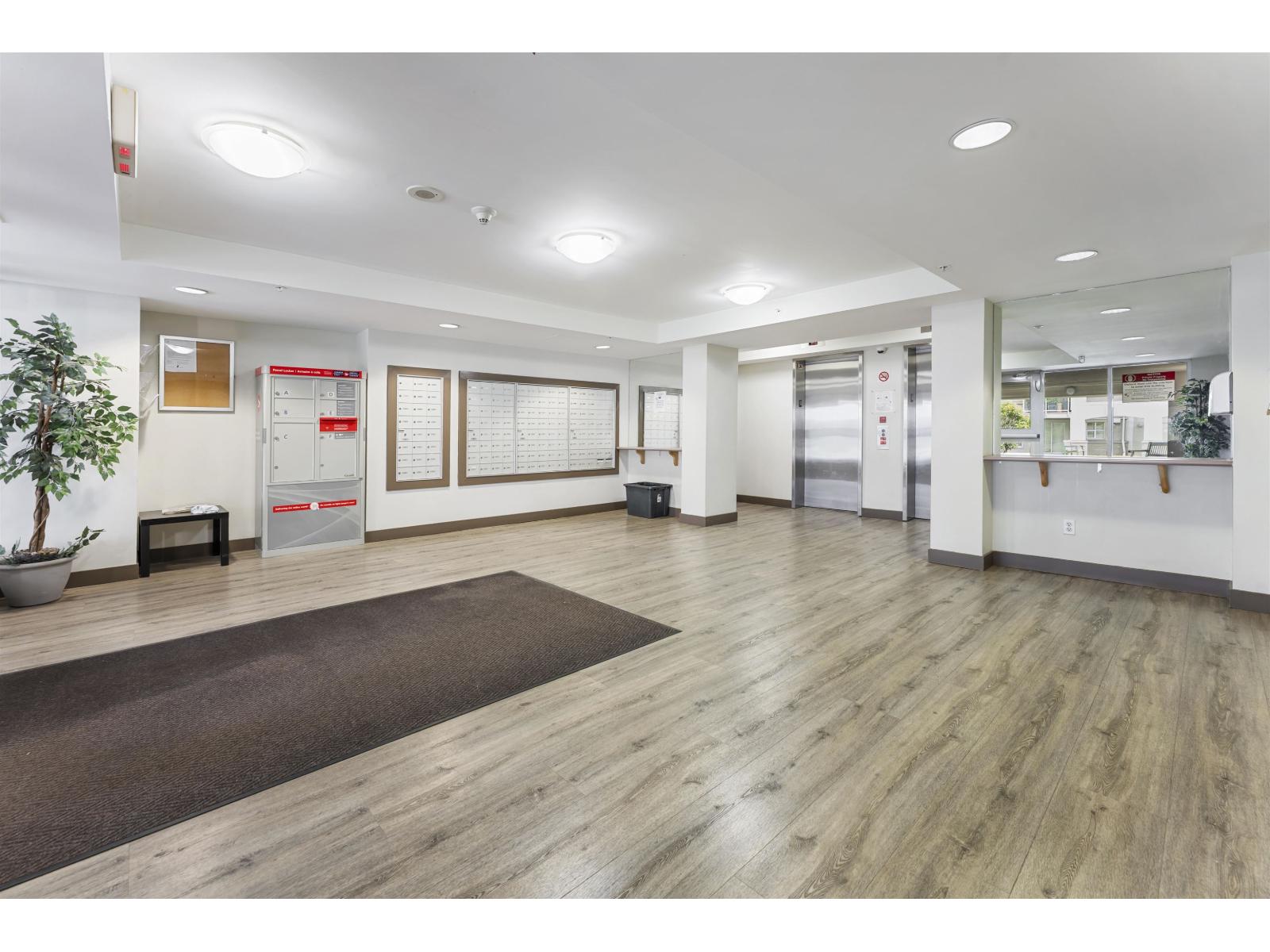 1604 10523 University Drive, Surrey, British Columbia  V3T 5T8 - Photo 2 - R3127524