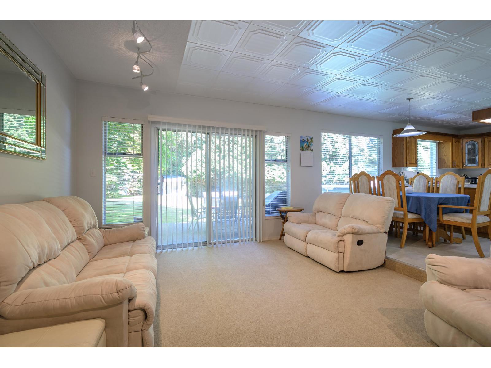 13747 63a Avenue, Surrey, British Columbia  V3X 1E6 - Photo 11 - R3127571