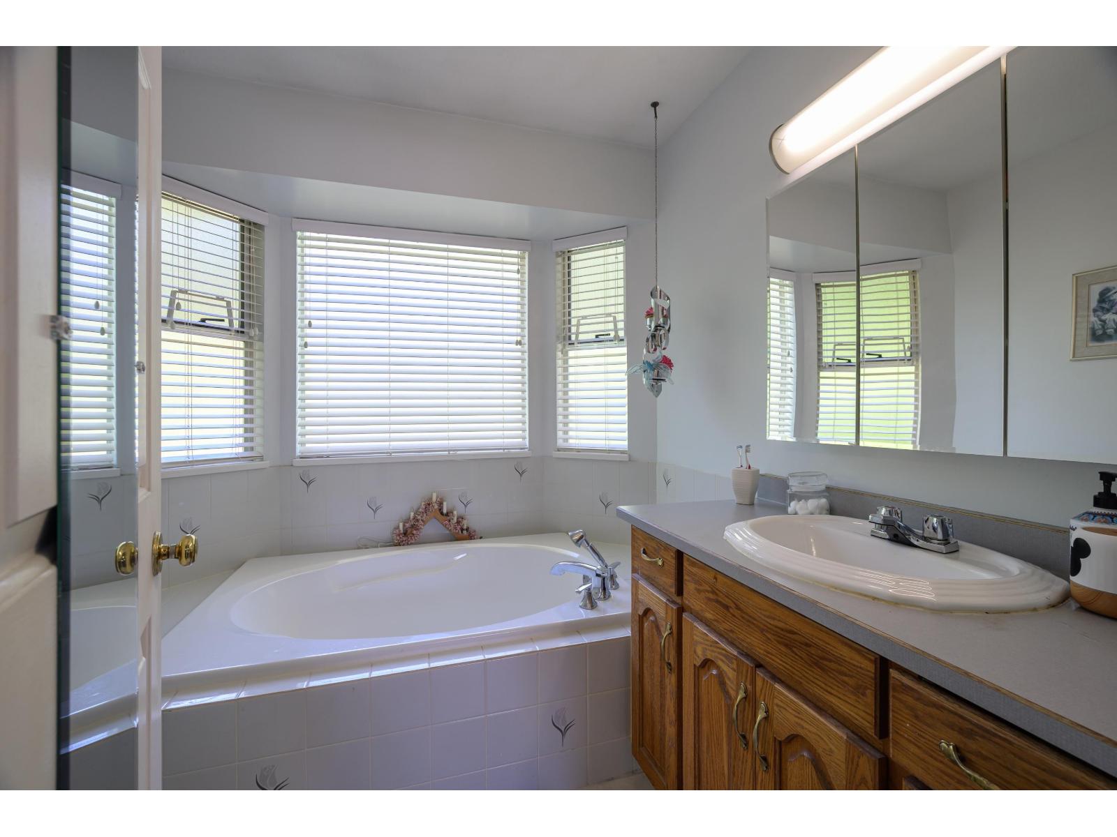 13747 63a Avenue, Surrey, British Columbia  V3X 1E6 - Photo 21 - R3127571