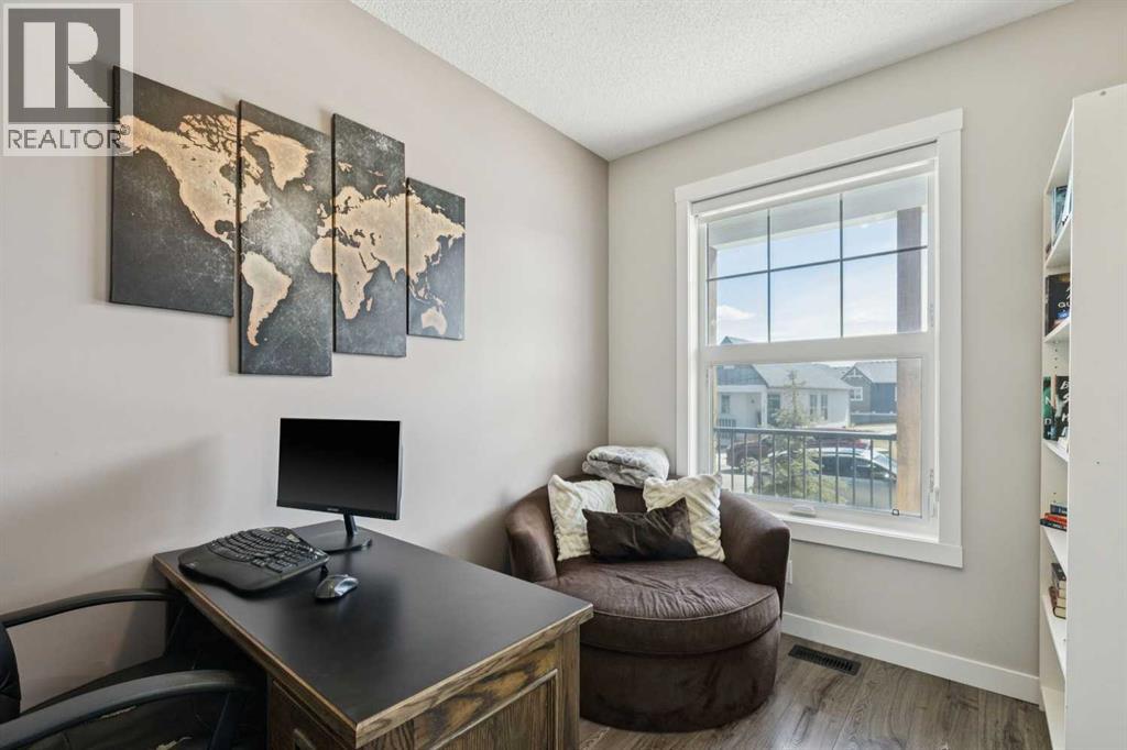 288 Lucas Avenue, Calgary, Alberta  T3P 1N3 - Photo 5 - A2307807