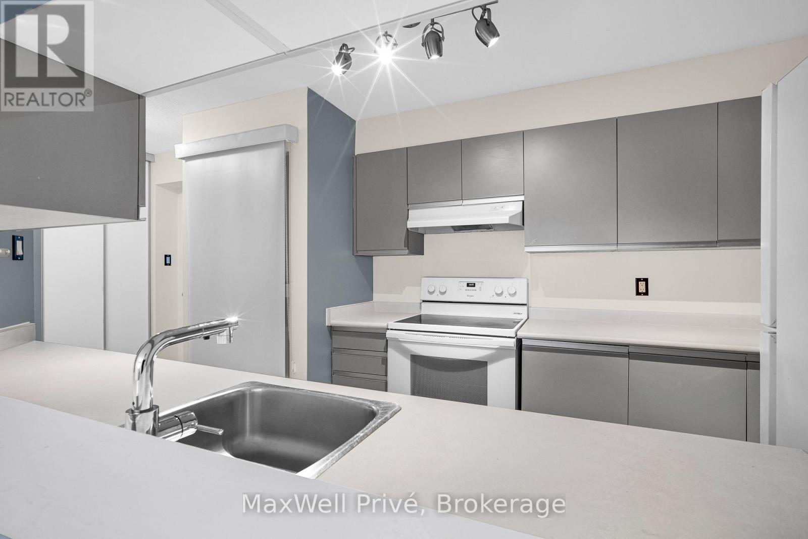 218 - 250 Brittany Drive, Ottawa, Ontario  K1K 4M1 - Photo 4 - X13172364