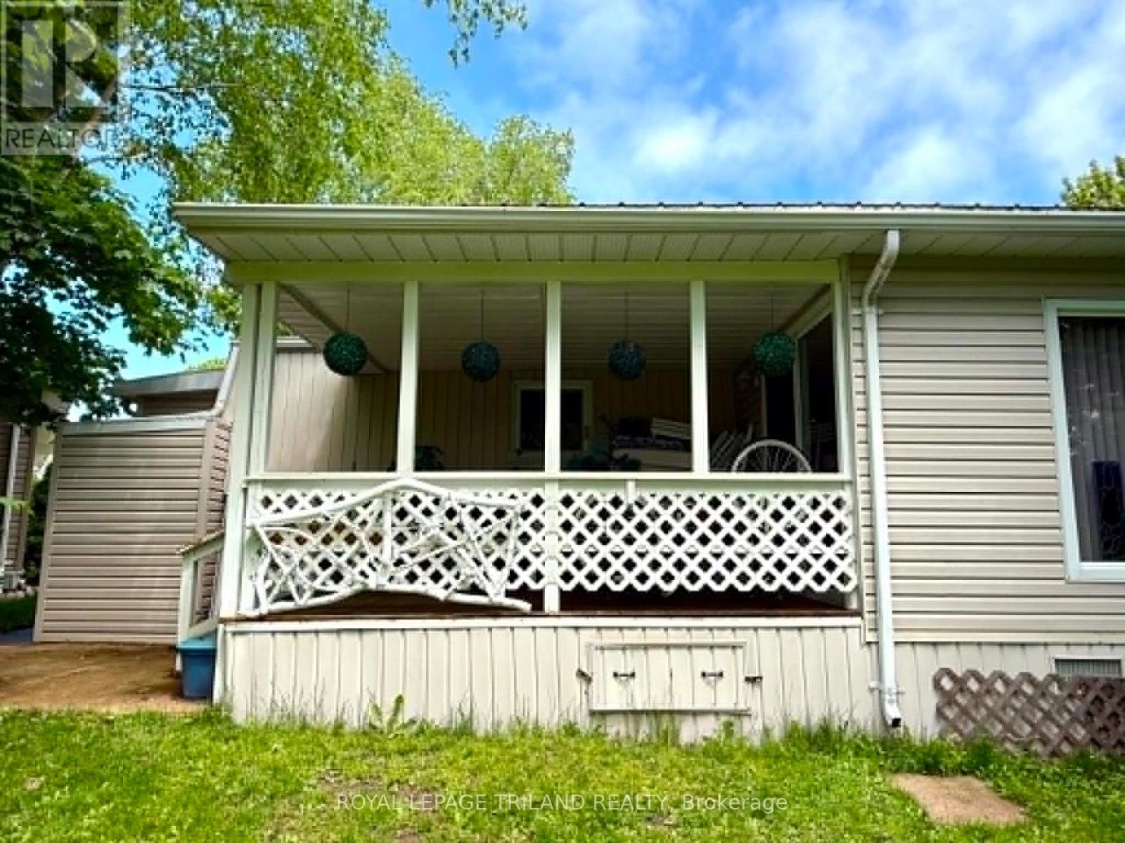 274 Monterey Park, South Huron, Ontario  N0M 1T0 - Photo 38 - X13172386