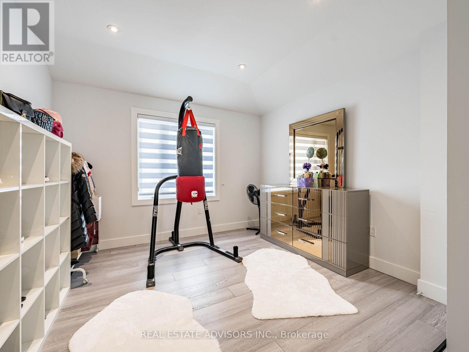 29 Ranwood Drive, Toronto, Ontario  M9N 3G2 - Photo 17 - W13073846