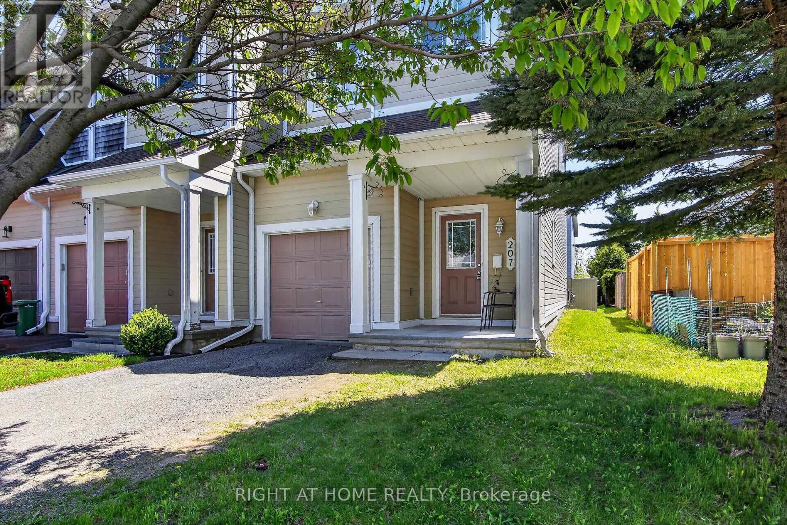 207 Catamount Court, Ottawa, Ontario  K2M 0A8 - Photo 2 - X13172388
