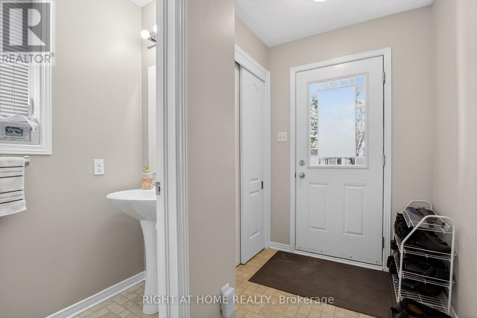 207 Catamount Court, Ottawa, Ontario  K2M 0A8 - Photo 3 - X13172388