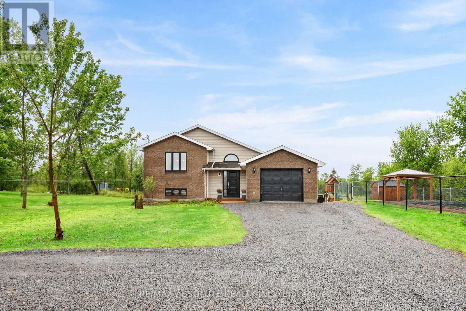 1877 RUSSETT DRIVE, McNab/Braeside, Ontario