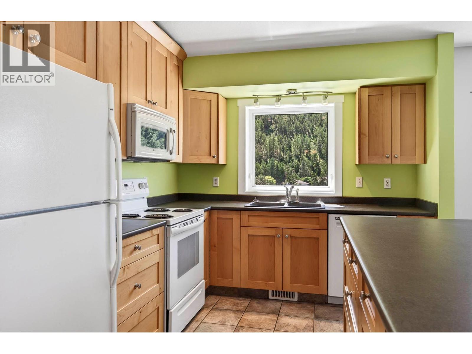 2635 Nechako Drive, Kamloops, British Columbia  V2E 2K1 - Photo 10 - 10388710