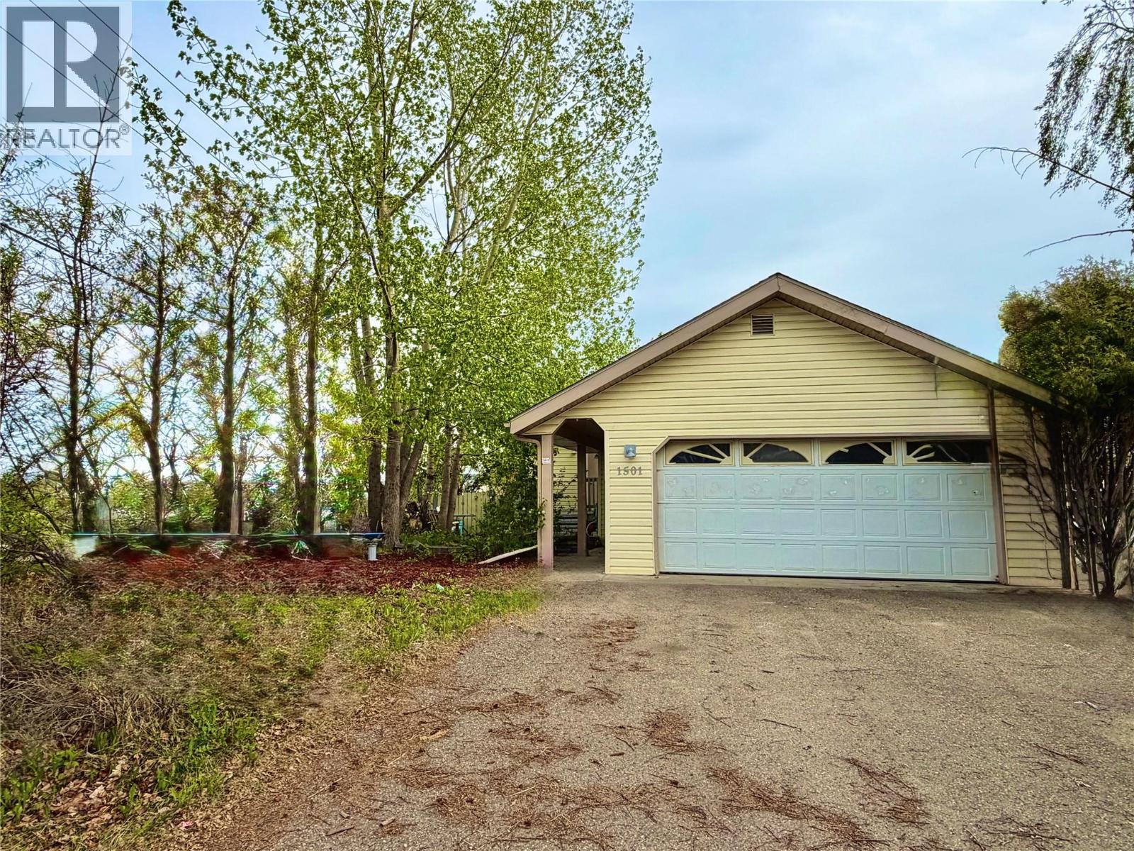 1501 107 Avenue, Dawson Creek, British Columbia