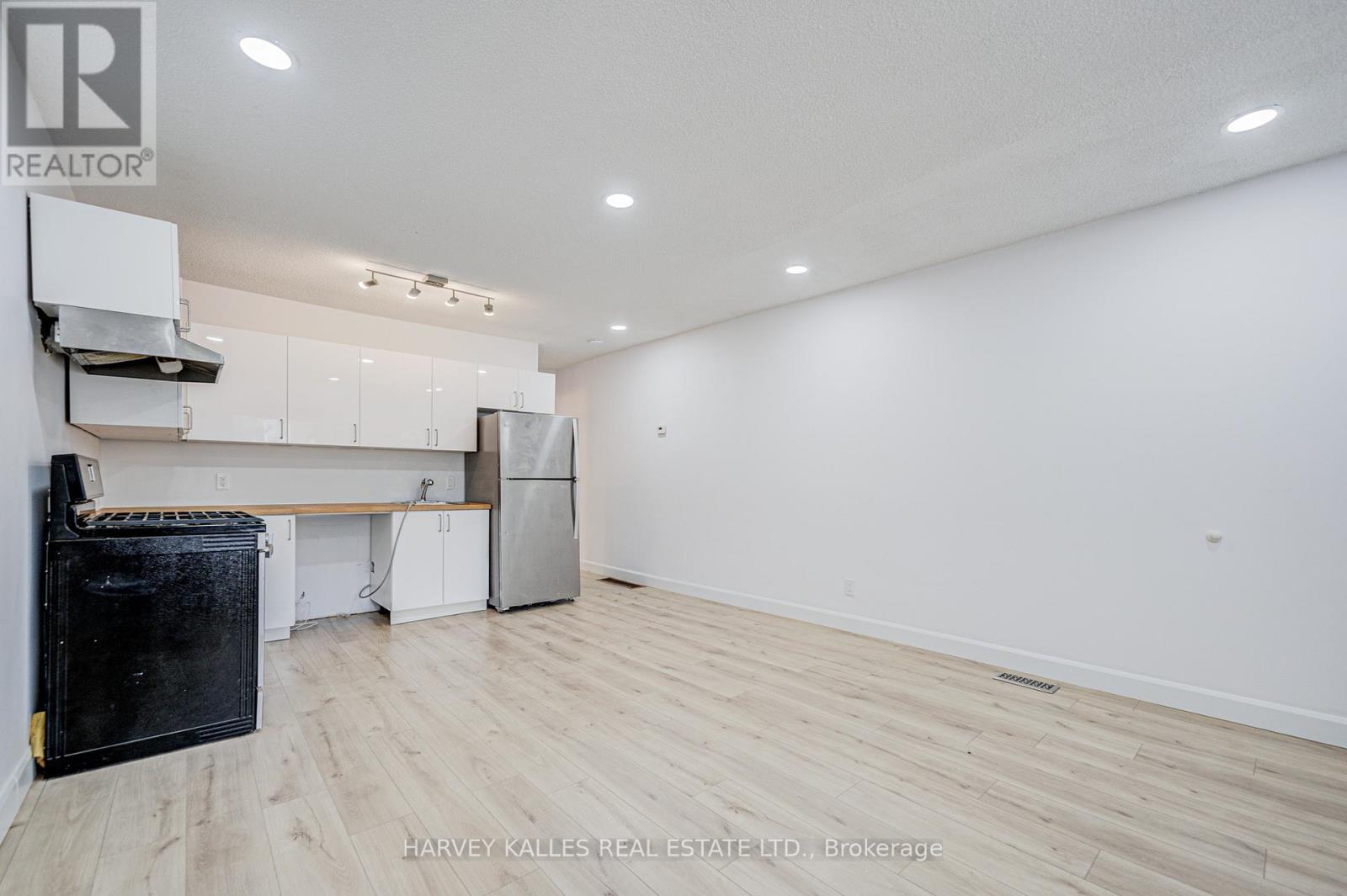 Lower - 184 Cedric Avenue, Toronto, Ontario  M6C 3X8 - Photo 9 - C13172438