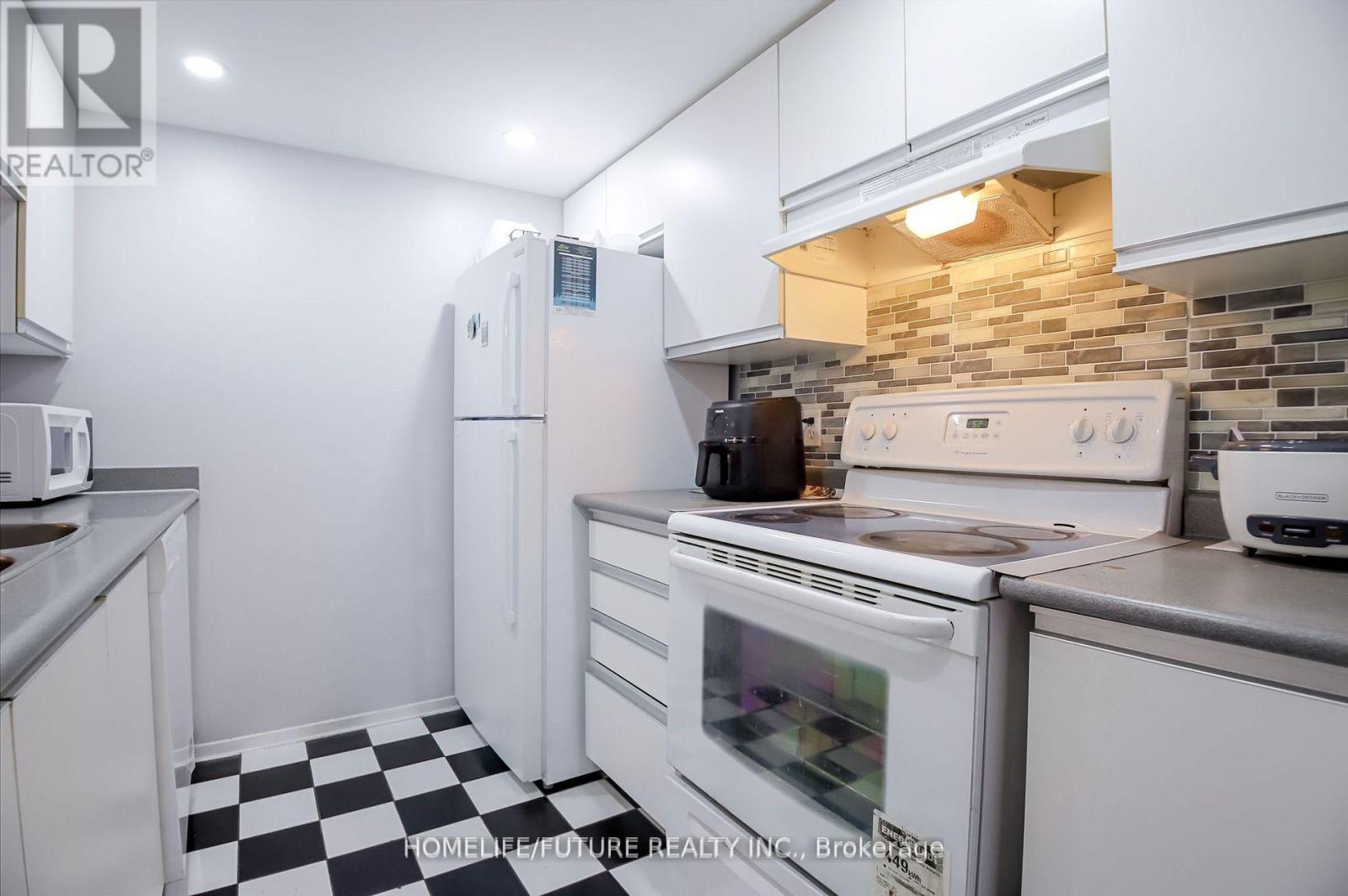 816 - 2550 Lawrence Avenue E, Toronto, Ontario  M1P 4Z3 - Photo 29 - E13172408