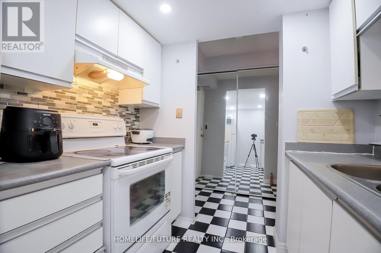 816 - 2550 Lawrence Avenue E, Toronto, Ontario  M1P 4Z3 - Photo 31 - E13172408