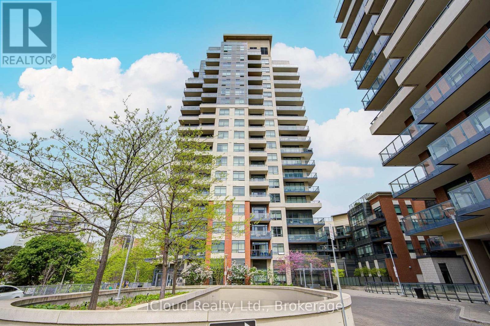 25 Fontenay Court, Toronto, Ontario  M9A 0C4 - Photo 2 - W13172422