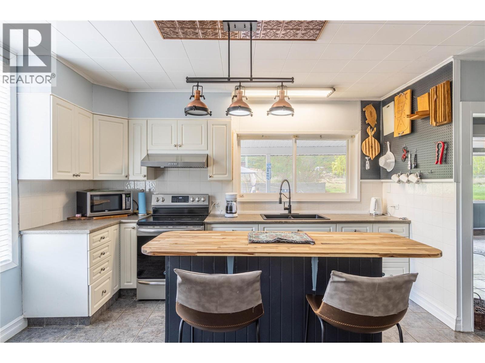 1566 Barnhartvale Road, Kamloops, British Columbia  V2C 6Y1 - Photo 9 - 10384672