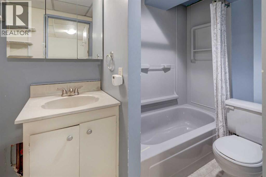 82 Point Drive Nw, Calgary, Alberta  T3B 5B3 - Photo 27 - A2314346