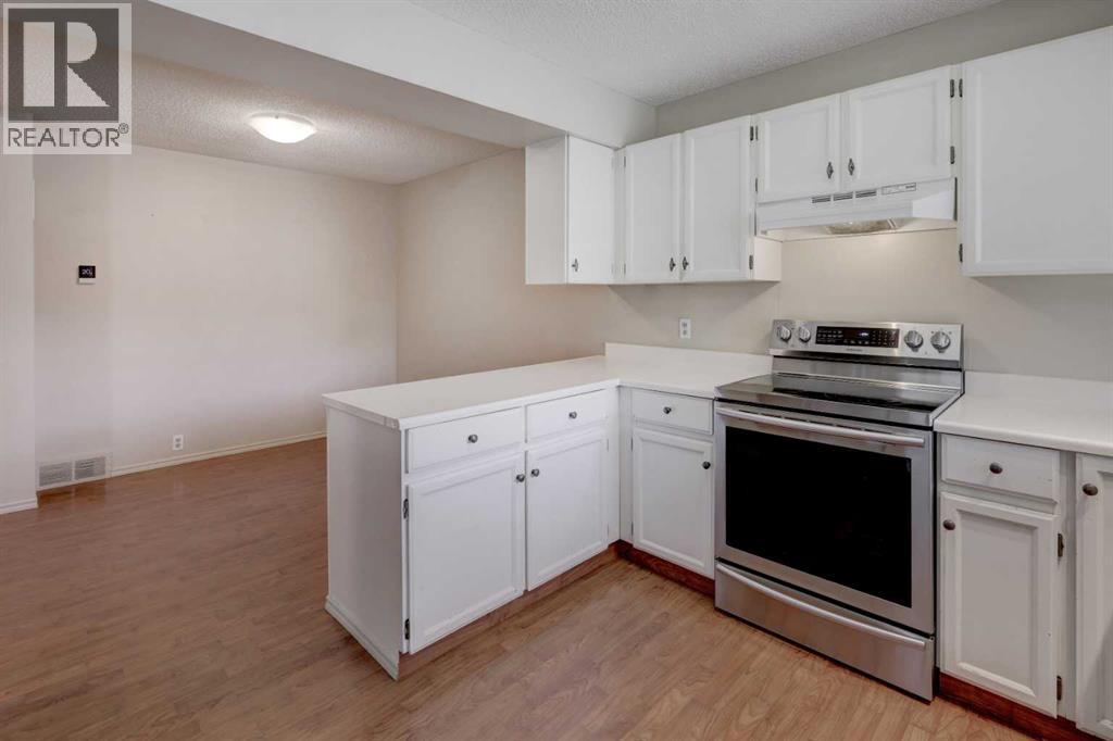 82 Point Drive Nw, Calgary, Alberta  T3B 5B3 - Photo 9 - A2314346
