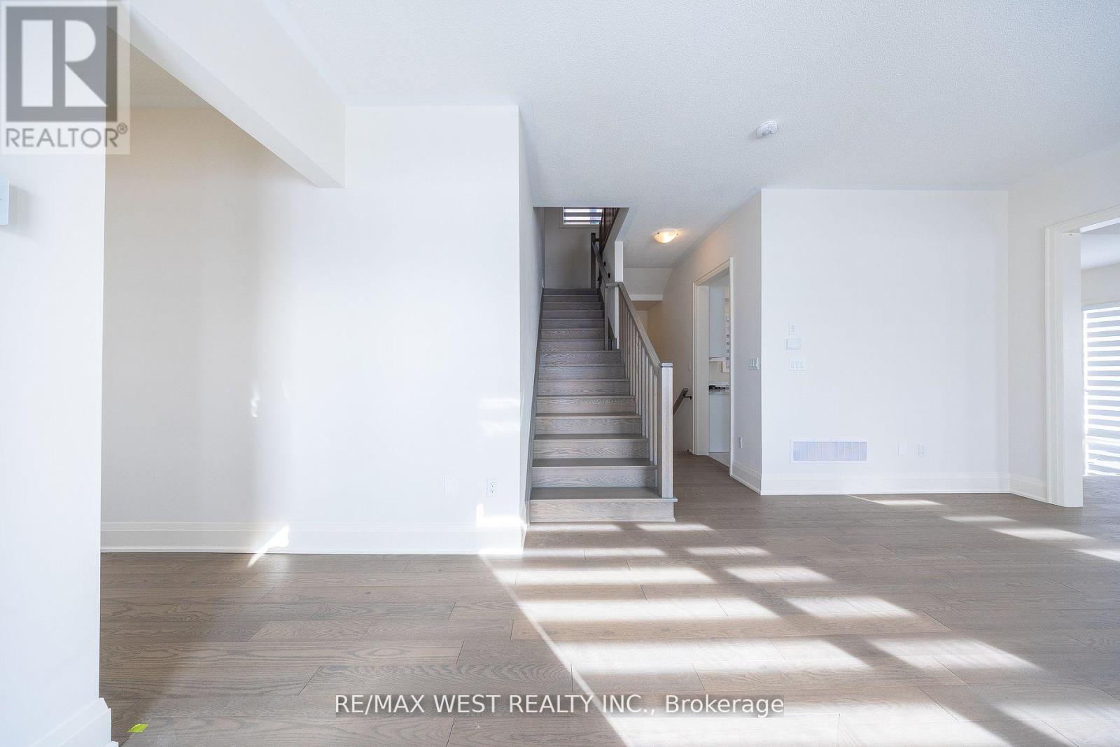 2215 Crystal Drive, Oshawa, Ontario  L1L 0W7 - Photo 4 - E13172470