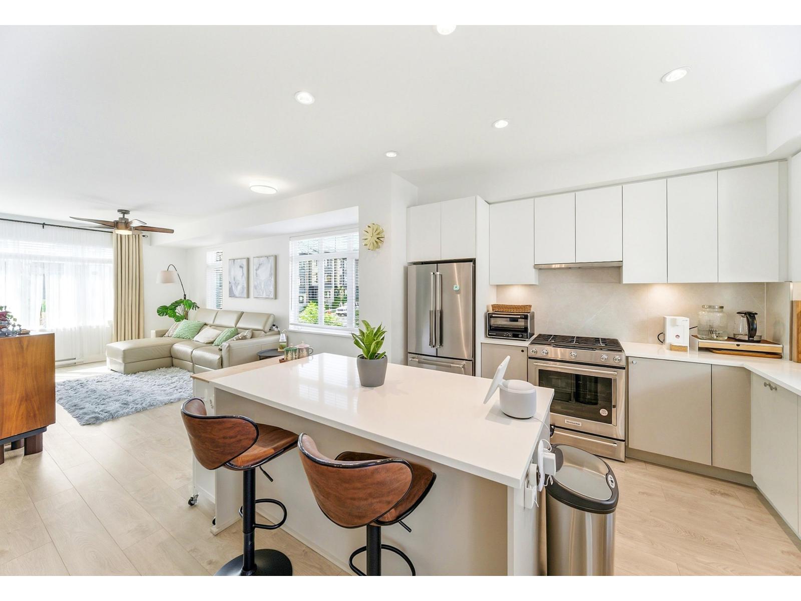 8 2070 Oak Meadows Drive, Surrey, British Columbia  V3Z 1J1 - Photo 1 - R3127385