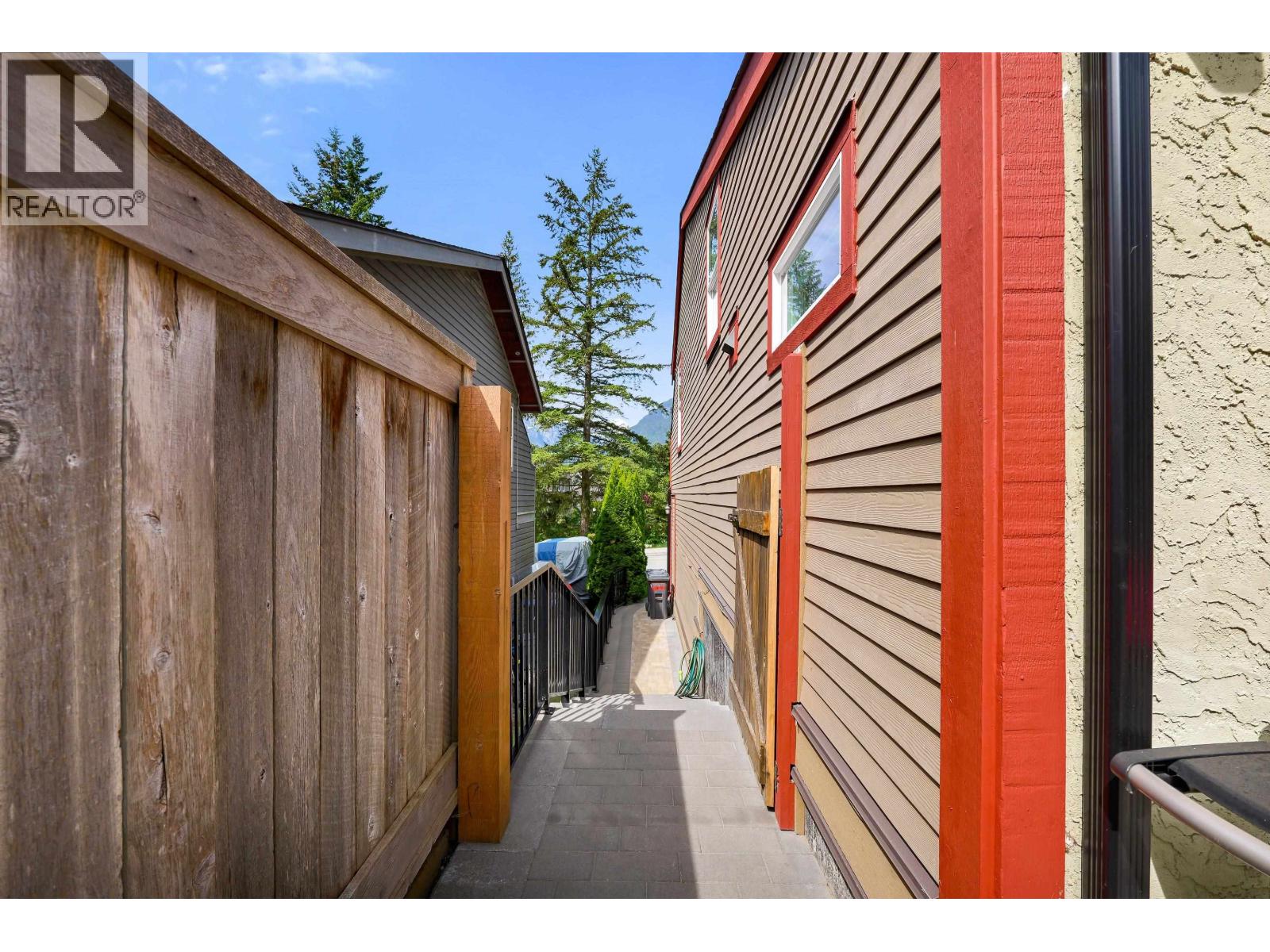 40736 Perth Drive, Squamish, British Columbia  V0N 1T0 - Photo 22 - R3127667