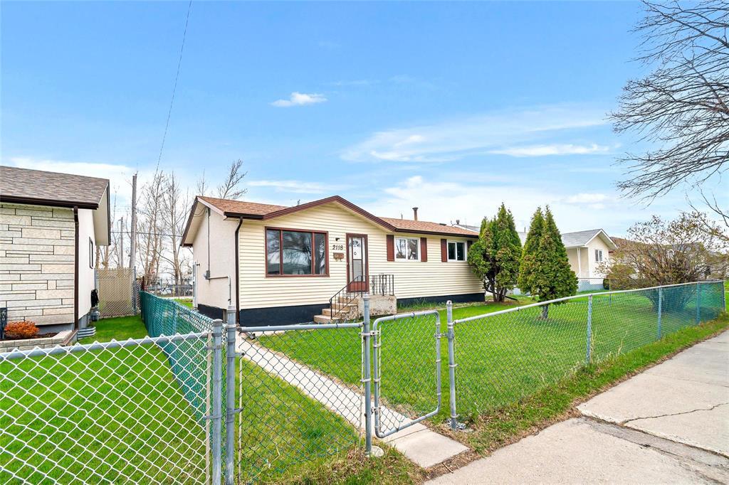 2118 Manitoba Avenue, Winnipeg, Manitoba  R2R 1N8 - Photo 1 - 202608834