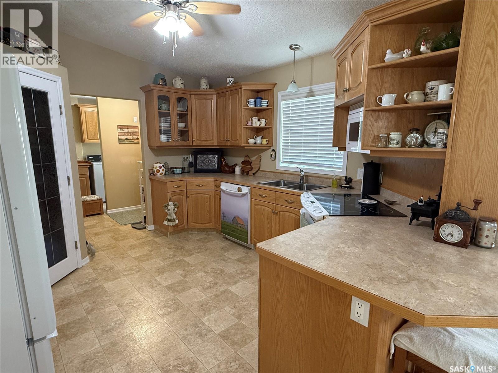 225 3rd Street, Weyburn Rm No. 67, Saskatchewan  S0C 1X0 - Photo 6 - SK037092