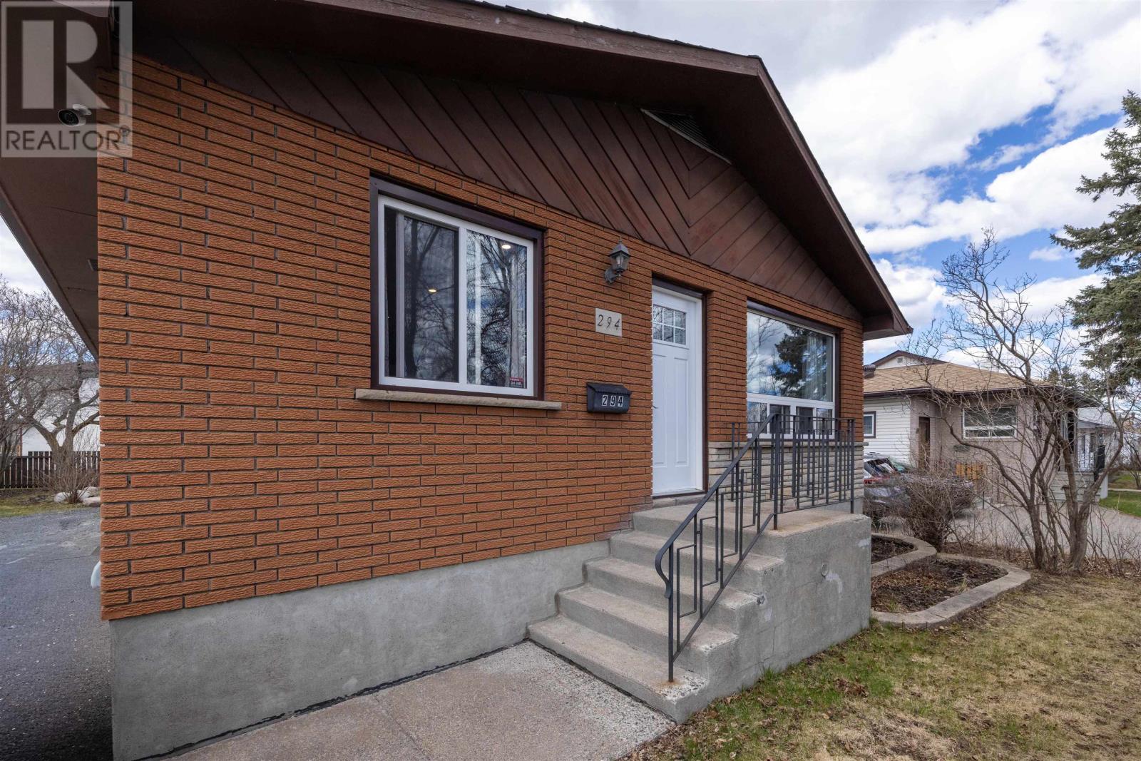 294 Algonquin Ave S, Thunder Bay, Ontario  P7B 4T5 - Photo 2 - TB2601189
