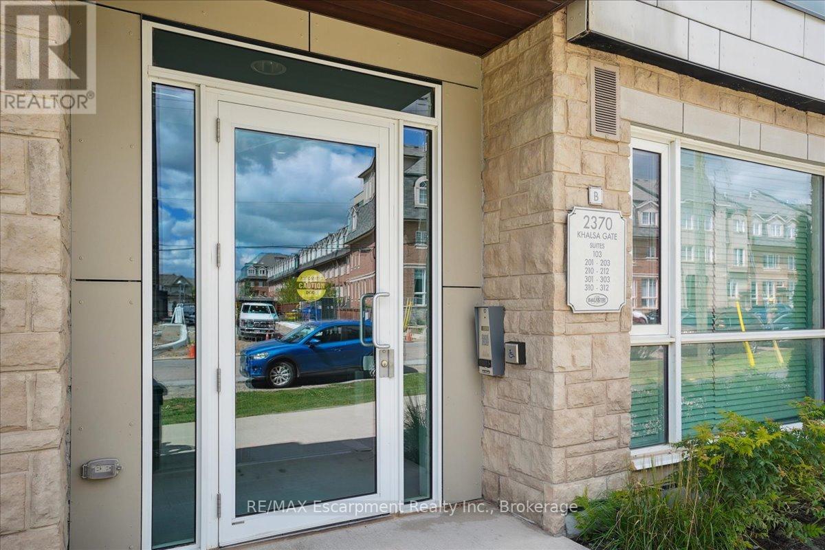 211 - 2370 Khalsa Gate, Oakville, Ontario  L6M 1P5 - Photo 3 - W13172530