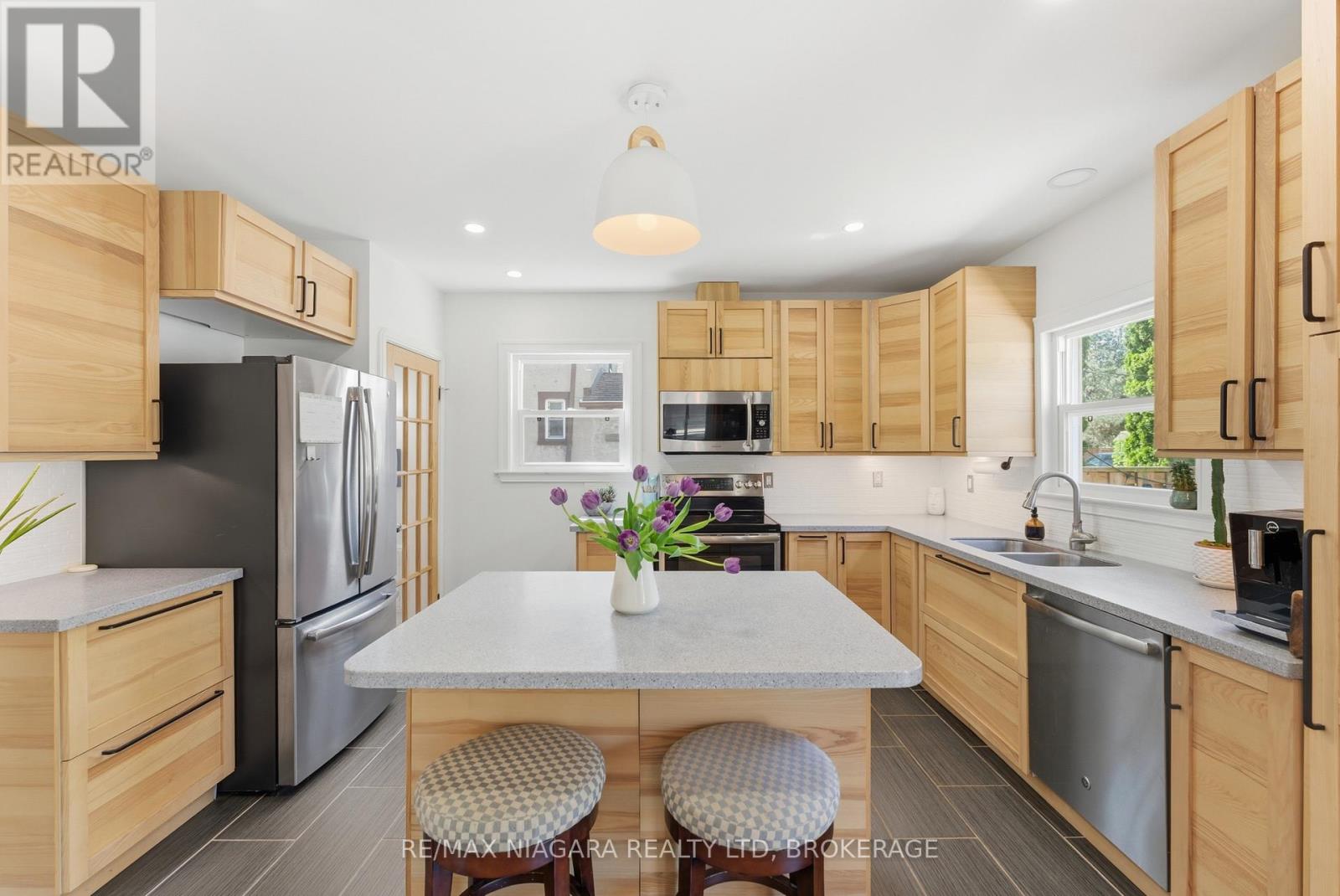 81 Woodland Avenue, St. Catharines, Ontario  L2R 5A4 - Photo 9 - X13172526