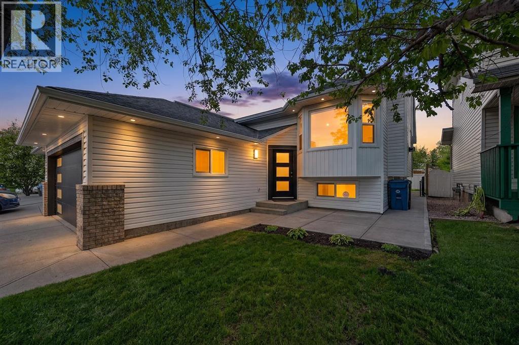 215 Del Ray Road Ne, Calgary, Alberta T1Y 6V9 - Photo 2 - A2313954