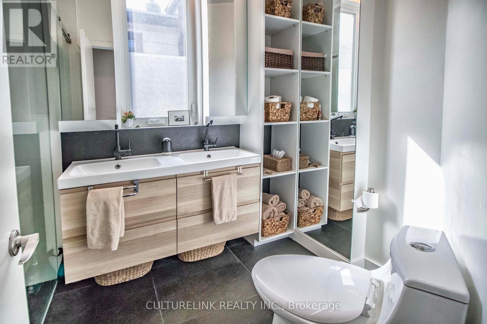 Upper - 121 Montrose Avenue, Toronto, Ontario  M6J 2T6 - Photo 16 - C13172540