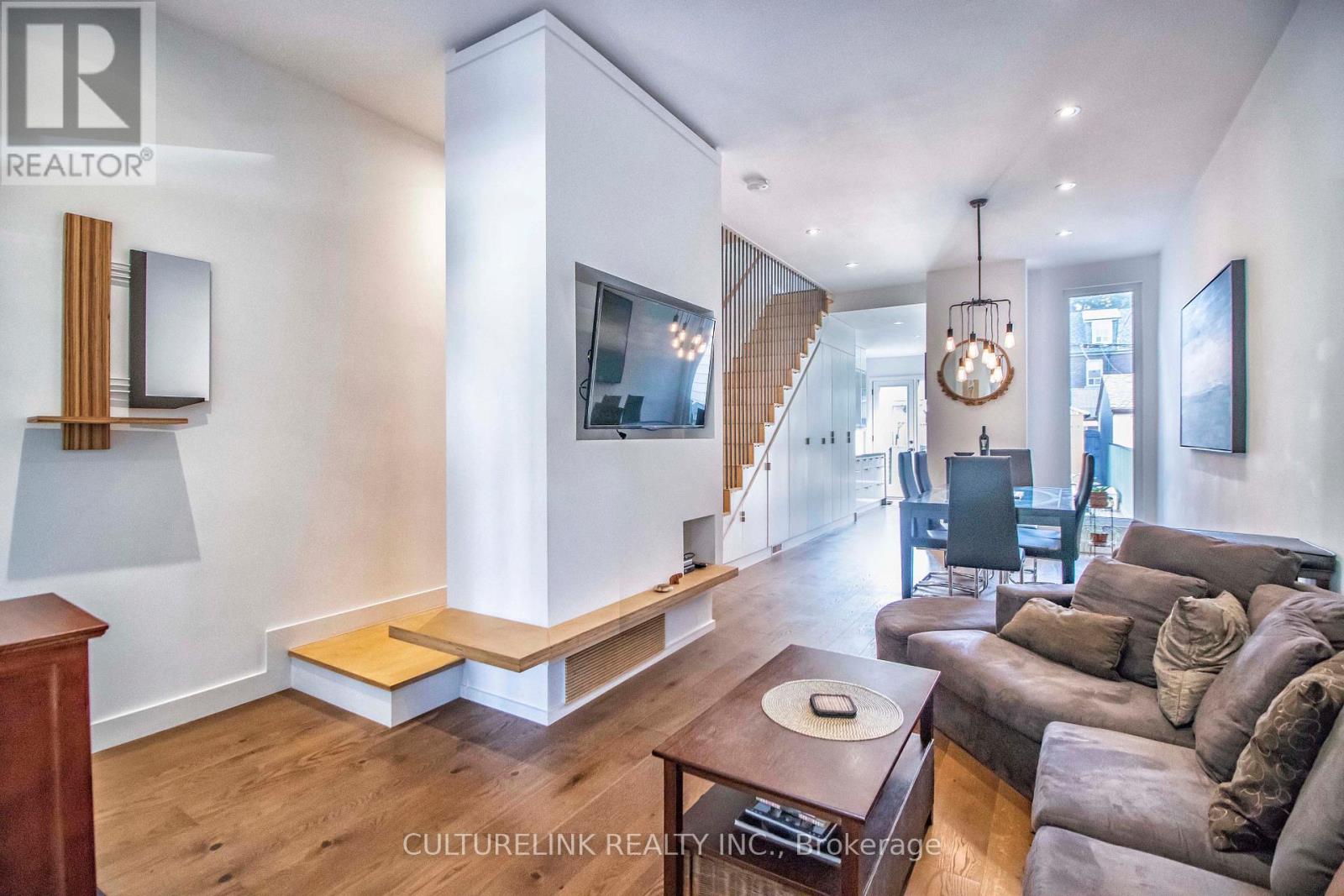 Upper - 121 Montrose Avenue, Toronto, Ontario  M6J 2T6 - Photo 2 - C13172540