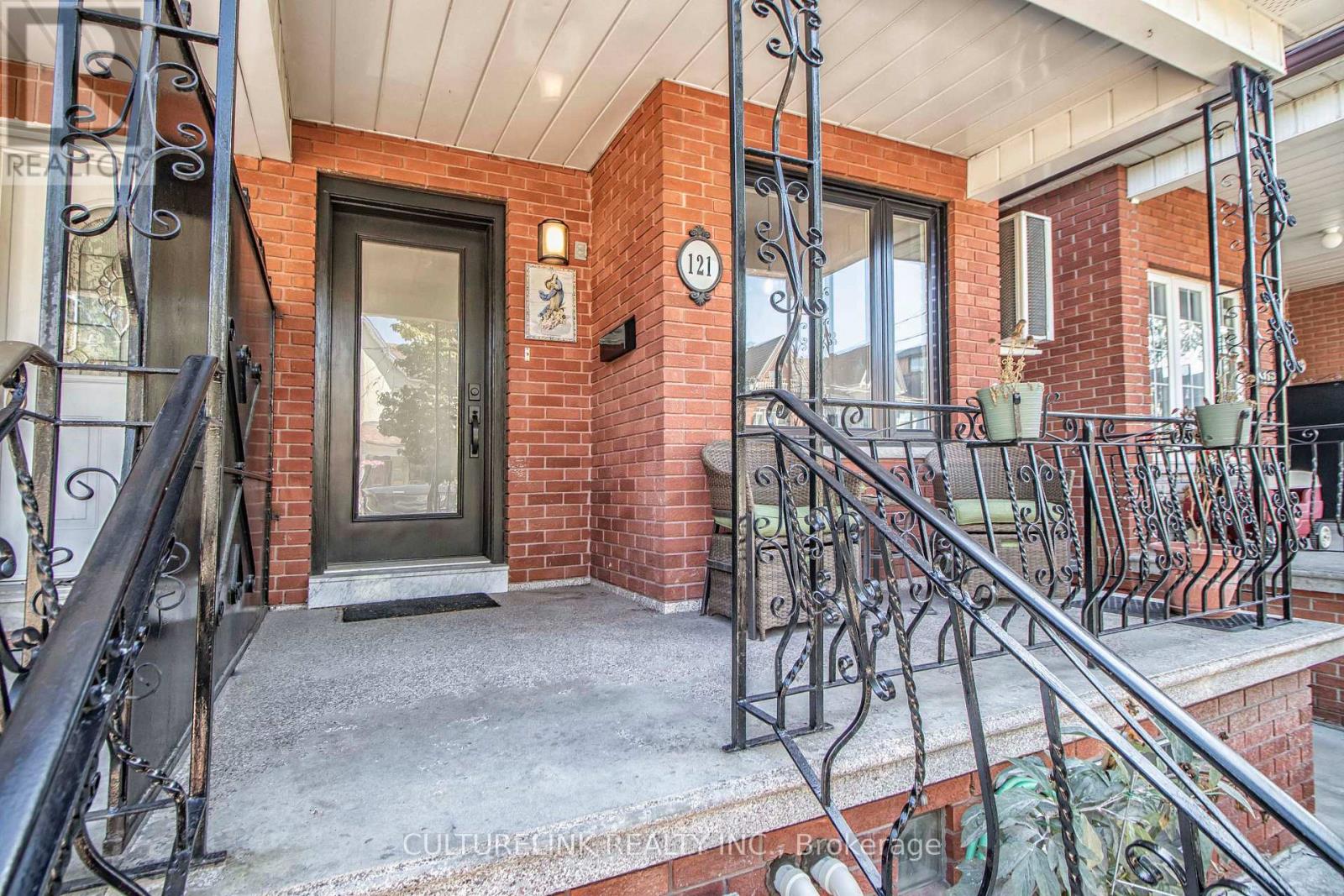 Upper - 121 Montrose Avenue, Toronto, Ontario  M6J 2T6 - Photo 21 - C13172540