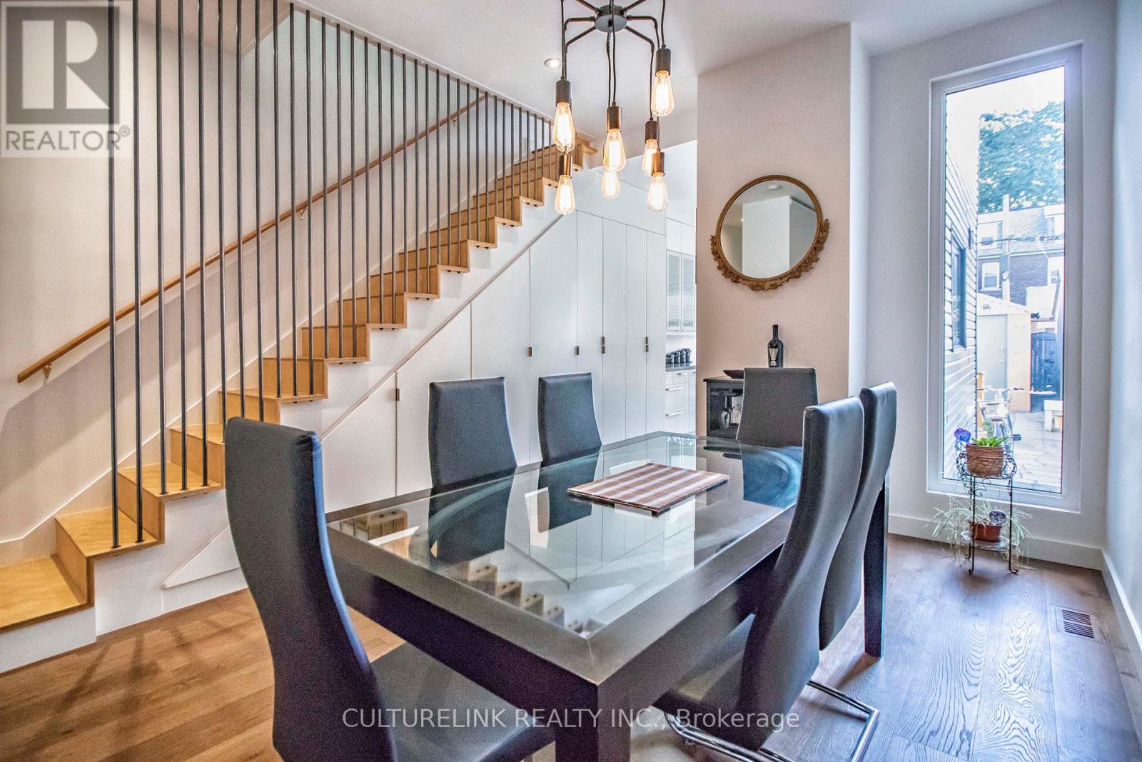 Upper - 121 Montrose Avenue, Toronto, Ontario  M6J 2T6 - Photo 5 - C13172540