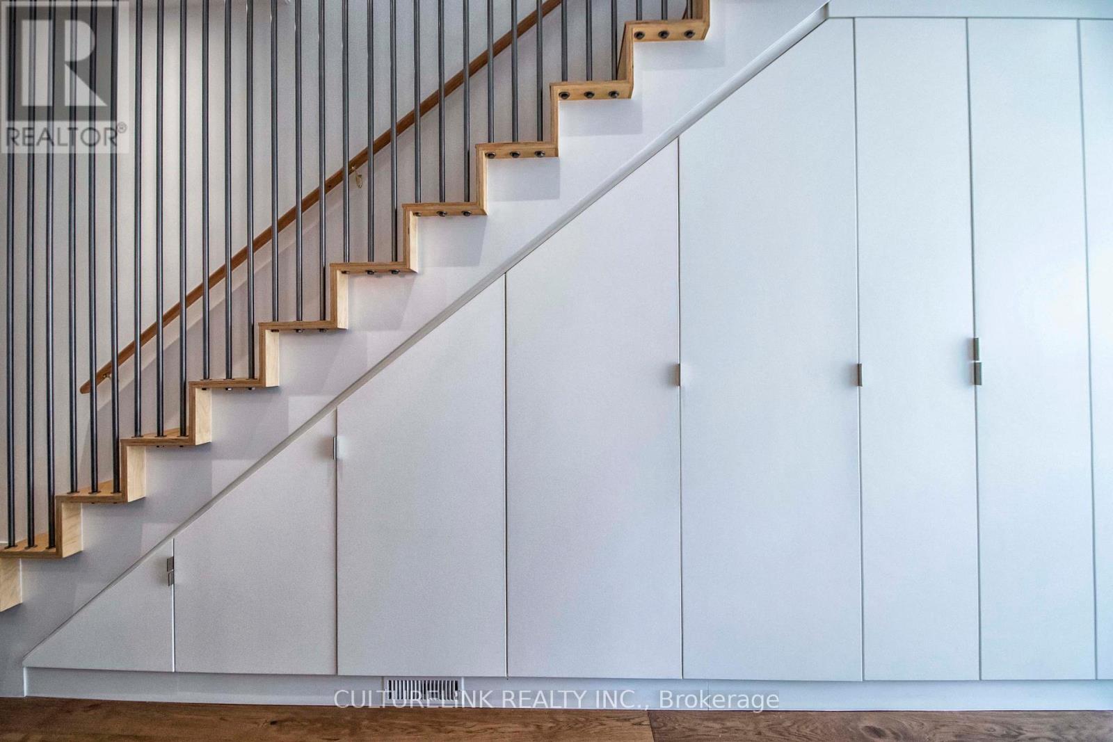 Upper - 121 Montrose Avenue, Toronto, Ontario  M6J 2T6 - Photo 6 - C13172540